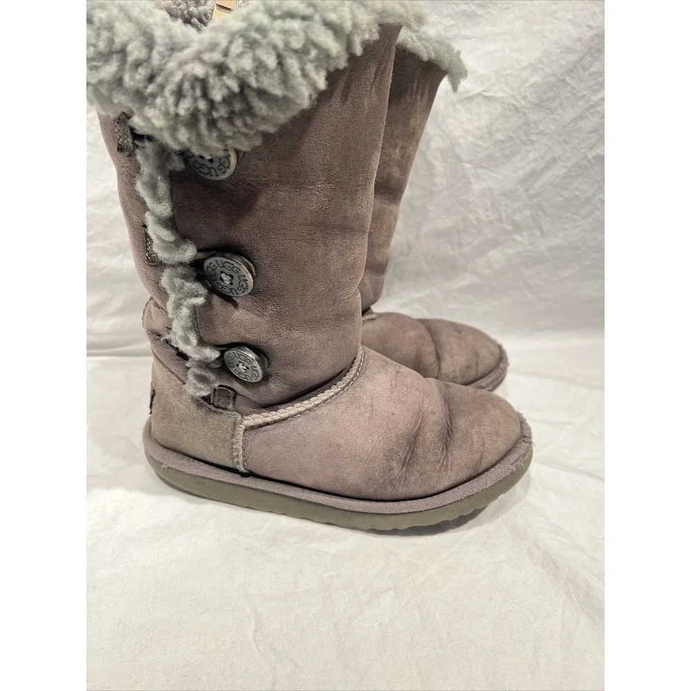 UGG‎ Tall Bailey 3 Button Boots Suede Leather Sheepskin Trim Size 3 Gray